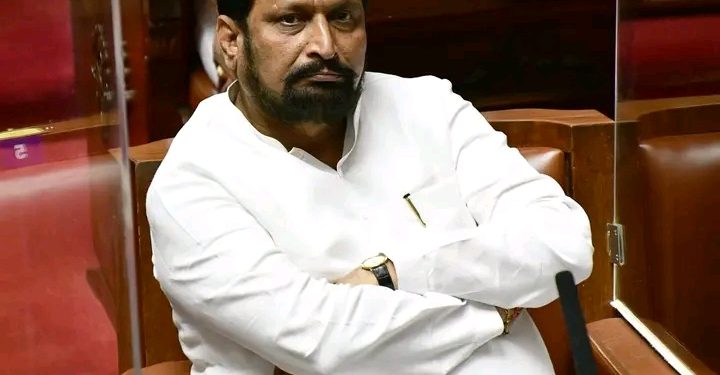 কর্ণাটকের বিজেপি নেতা এবং প্রাক্তন উপ-মুখ্যমন্ত্রী লক্ষ্মণ সাভাদি