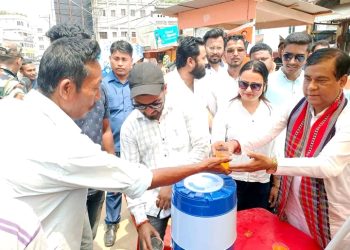 প্রচন্ড গরমে নাজেহাল অবস্থা শহরবাসীর