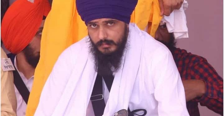ভারতের খালিস্থানপন্থী নেতা অমৃতপাল সিং পাঞ্জাব পুলিশের কাছে আত্মসমর্পণ করেছেন