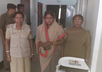 গাঁজা সহ আটক করা হয় এক মহিলাকে