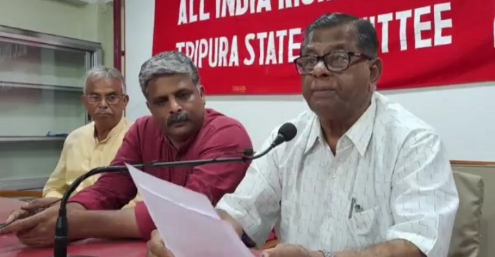 বুধবার সারা ভারত কৃষক সভার সাধারণ সম্পাদক বিজু কৃষ্ণান এক সাংবাদিক সম্মেলনে মিলিত হয়