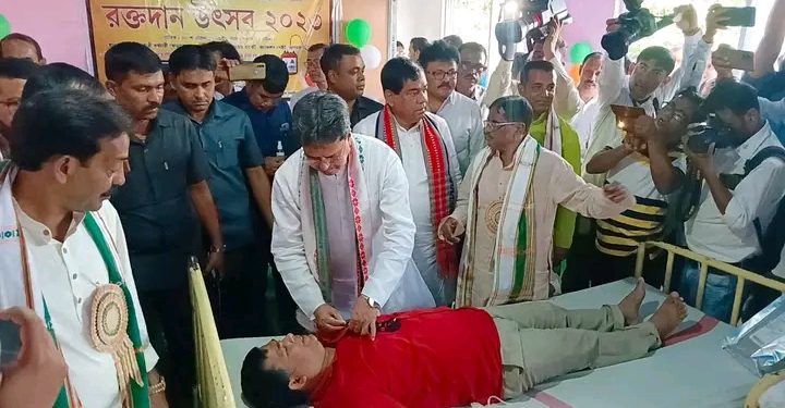 ৩০শে এপ্রিল আগরতলা জ্যাকশন গেট এলাকায় রক্তদান শিবিরের আয়োজন করা হয়