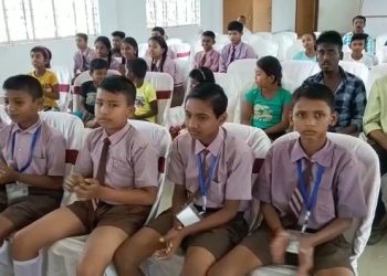 প্রকাশ ওয়েলফেয়ার ফাউন্ডেশন এর উদ্যোগে ছাত্রছাত্রীদের মধ্যে বিভিন্ন শিক্ষা সামগ্রী প্রদান করা হয়