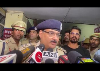 শনিবার রাতে উত্তরপ্রদেশের প্রয়াগরাজে পুলিশের সামনে আততায়ীদের হাতে খুন