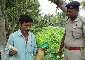 ব্রাউন সুগার পাচারকারীর এক ব্যক্তি আটক