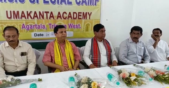 উমাকান্ত একাডেমীর এন এস এস ইউনিটের পক্ষ‌ থেকে রক্ত দান শিবিরের আয়োজন করা হয়