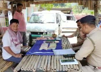 তেলিয়ামুড়া মহকুমা পুলিশ আধিকারিক প্রসূন কান্তি ত্রিপুরার নেতৃত্বে বিপুল পরিমাণে ড্রাগস সহ নগদ অর্থ ও এক যুবককে আটক করে পুলিশ।