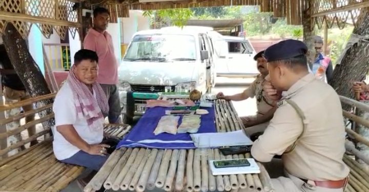 তেলিয়ামুড়া মহকুমা পুলিশ আধিকারিক প্রসূন কান্তি ত্রিপুরার নেতৃত্বে  বিপুল পরিমাণে ড্রাগস সহ নগদ অর্থ ও এক যুবককে আটক করে পুলিশ।