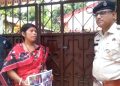 ২৯শে এপ্রিল  শনিবার সকাল ১১ টা নাগাদ ন্যায় বিচারের জন্য মহিলা কমিশনের চেয়ারপার্সন বর্ণালী গোস্বামীর বাড়ির সামনে ধর্নায় বসে মিহির দেবের  স্ত্রী পপি দেব ৷