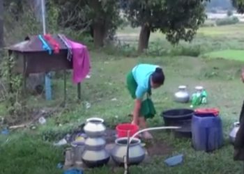 কর্ণকার পাড়ায় জলের জন্য হাহাকার