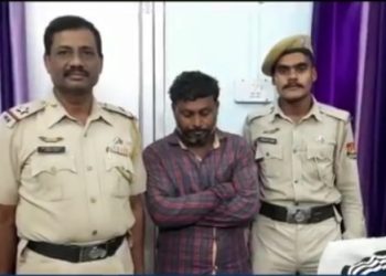 চুরি হয়ে যাওয়া এই রিক্সা থেকে বিভিন্ন সামগ্রি উদ্ধারের সাফল্য পেলো কদমতলা থানার ওসি সুবীর মালাকার ৷