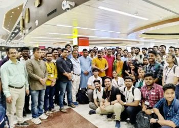 মনিপুর থেকে শনিবার মধ্যরাতে রাজ্যে ফিরে আসেন মনিপুরে পাঠরত ত্রিপুরার ছাত্রছাত্রীরা ৷