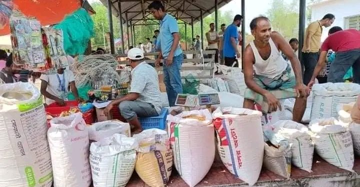 মঙ্গলবার সকাল ১০টা থেকে বিকেল চারটা পর্যন্ত সীমান্ত হাট খোলা থাকবে ৷