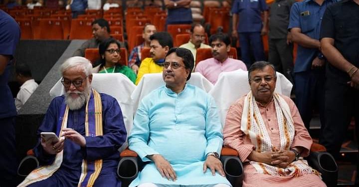 গোটা দেশে এসময় সবচাইতে আলোচিত সিনেমার নাম ‘দ্যা কেরালা স্টোরি’