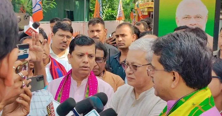 হিংসায় বিধস্ত মনিপুরে ত্রান সামগ্রী পাঠালো ত্রিপুরা প্রদেশ বিজেপি