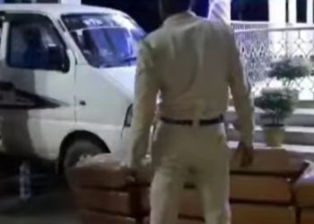 পাচারের পথে উত্তর জেলার কাঁঠালতলির দুবাগ এলাকা থেকে দুটো ইকো ভ্যান শুকনো গাঁজা জব্দ করলো কদমতলা পুলিশ