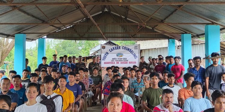 আসাম রাইফেলস দক্ষিণ ত্রিপুরার কলাবন বাজার এবং সেন্ট পলস স্কুল, রায়া বাজারের স্থানীয়দের এবং শিক্ষার্থীদের জন্য দুই দিনের ক্যারিয়ার কাউন্সেলিং বক্তৃতা পরিচালনা করেছে