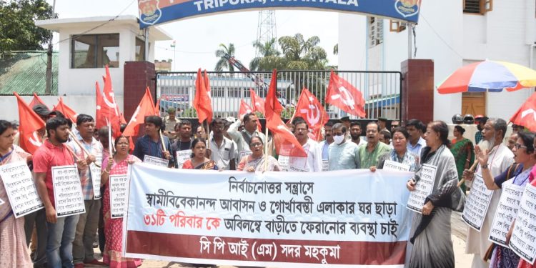 নির্বাচনোত্তর সন্ত্রাসের কারনে ৩১টি পরিবারের লোকজন বাড়ি ছাড়া