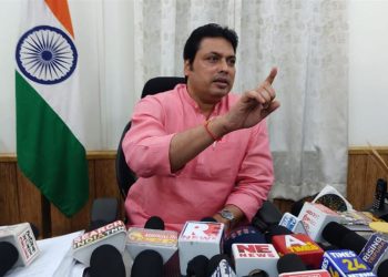 বিপ্লব’ শুরু বিপ্লবের! ত্রিপুরায় সংকটে বিজেপি সরকার