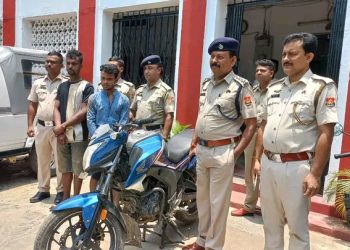 চুরি যাওয়া বাইক সহ আটক দুই বাংলাদেশী চোর!!