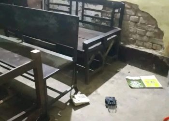 খোয়াই বিদ্যুৎ নিগমের বাইরে হামলা প্রদর্শন করলেন সেখানকার এলাকাবাসীরা