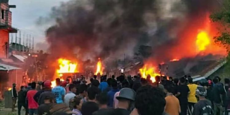 ফের অগ্নিগর্ভ মনিপুর, হিংসায় জড়িত থাকায় হেফাজতে প্রাক্তন বিধায়ক