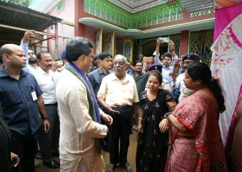 বুধবার শোকার্ত পরিবারের পাশে দাঁড়ালেন রাজ্যের মুখ্যমন্ত্রী ৷