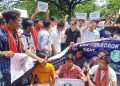 শুক্রবার আগরতলার সার্কিট হাউস স্থিত গান্ধীমুর্তি পাদদেশে বিক্ষোভ প্রদর্শন করে টিএসএফ