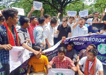 শুক্রবার আগরতলার সার্কিট হাউস স্থিত গান্ধীমুর্তি পাদদেশে বিক্ষোভ প্রদর্শন করে টিএসএফ