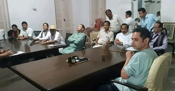 শনিবার উজ্জয়ন্ত প্যালেসে তীপ্রা মথা দলের একটি গুরুত্বপূর্ণ সভা অনুষ্ঠিত হয় ৷