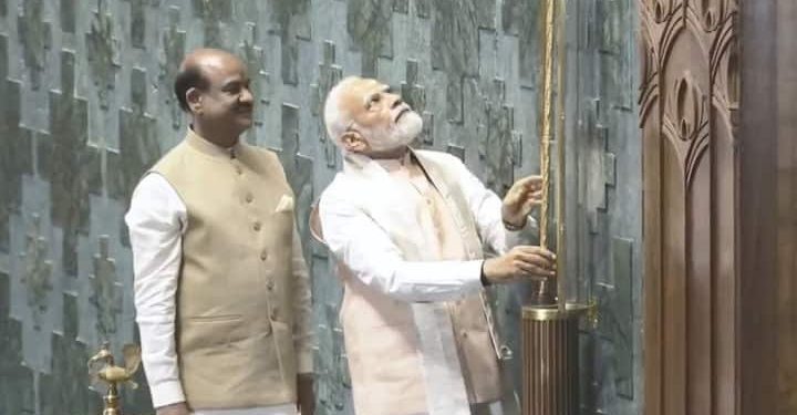 নতুন সংসদ ভবন উদ্বোধন করলেন প্রধানমন্ত্রী নরেন্দ্র মোদী, অন্দরে বসলো সেঙ্গোল