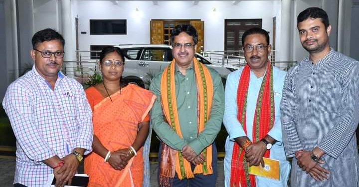 মুখ্যমন্ত্রীর সরকারি বাসভবনে ভারতীয় জনতা পার্টির গুরুত্বপূর্ণ বৈঠক!!