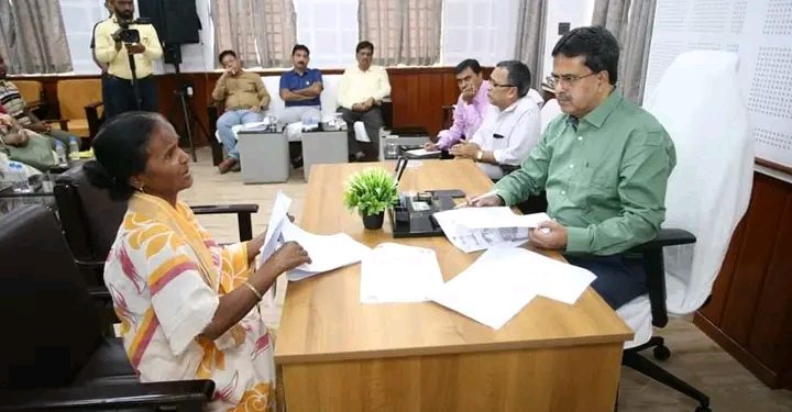 মুখ্যমন্ত্রী সমীপেষু কর্মসূচিতে আম জনতার সমস্যার কথা মনোযোগ দিয়ে শুনলেন মুখ্যমন্ত্রী মানিক সাহা