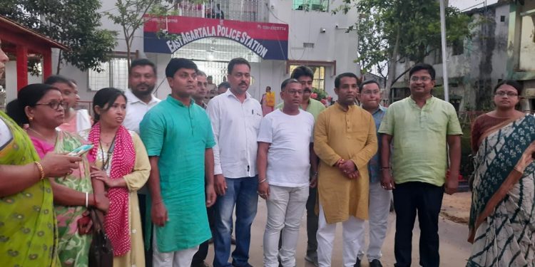 কংগ্রেস নেতার বিরুদ্ধে থানায় ডেপুটেশন বিজেপির