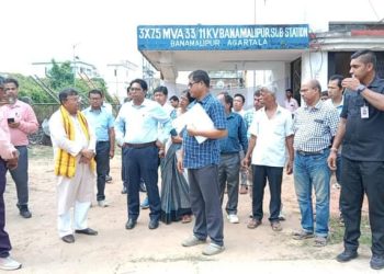 আচমকা সফরে গিয়ে বিদ্যুৎ নিগমের অপরিচ্ছন্নতা দেখে চটে লাল বিদ্যুৎ মন্ত্রী