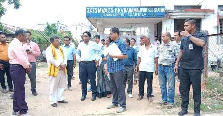 আচমকা সফরে গিয়ে বিদ্যুৎ নিগমের অপরিচ্ছন্নতা দেখে চটে লাল বিদ্যুৎ মন্ত্রী