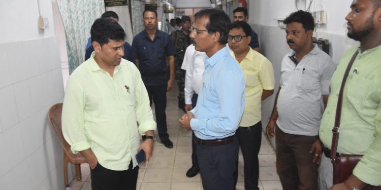 সরকারি বিভিন্ন দপ্তরে কর্মসংস্কৃতি ফিরিয়ে আনতে রাজ্য সরকার বদ্ধপরিকর।