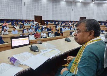 রতন লাল নাথের পৌরহিত্যে রিভিউ মিটিং অনুষ্ঠিত হয় প্রজ্ঞা ভবনে