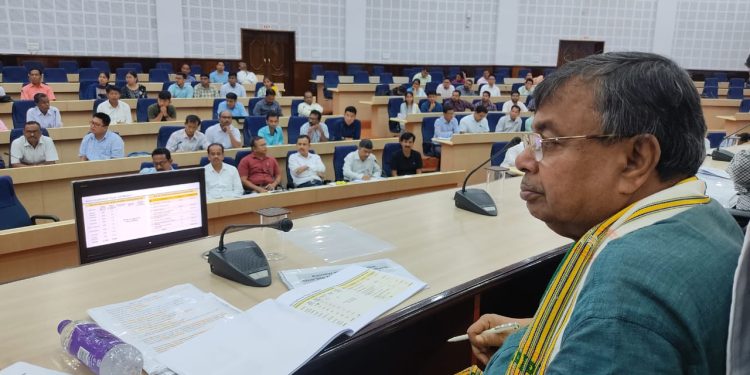 রতন লাল নাথের পৌরহিত্যে রিভিউ মিটিং অনুষ্ঠিত হয় প্রজ্ঞা ভবনে