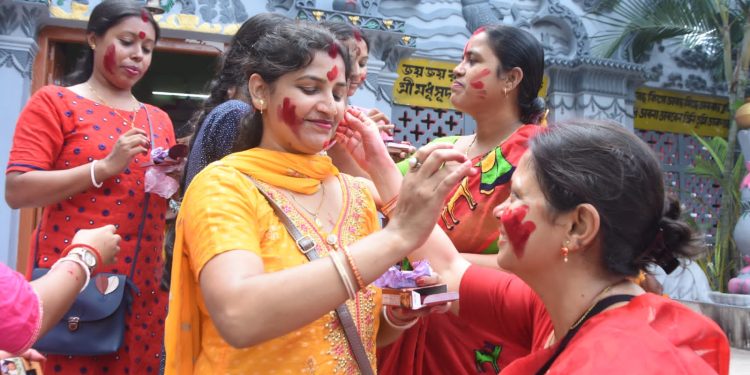 অম্বুবাচী উপলক্ষে আগরতলার লক্ষ্মীনারায়ণ বাড়িতে দেখা গেল ভক্তবৃন্দের উপচে পড়া ভিড়