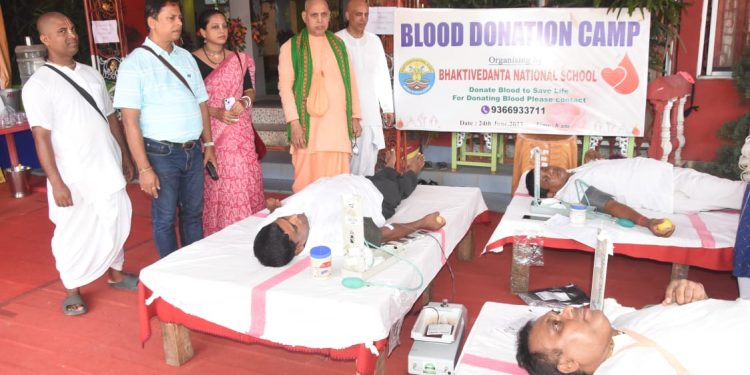 রথযাত্রা উপলক্ষে ইসকনে রক্তদান শিবিরের আয়োজন করা হয়