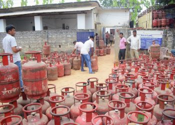 রান্নার গ্যাসের সিলিন্ডার প্রতি দাম বেড়ে গেলো ৫০ টাকা!
