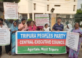 দাবি দিবসের অঙ্গ হিসাবে বিভিন্ন দাবি নিয়ে সুকান্ত একাডেমির সামনে বিক্ষোভ প্রদর্শন করে ত্রিপুরা পিপলস পার্টি।।