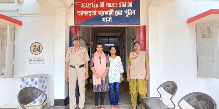 দুই বাংলাদেশি নাগরিক আটক