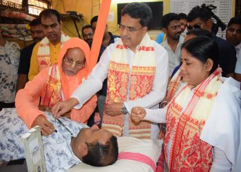 আগরতলা ডি ট্রেডার্স এসোসিয়েশনের ৭০ তম প্রতিষ্ঠা দিবস উপলক্ষে রক্তদান শিবি। উপস্থিত ছিলেন মুখ্যমন্ত্রী প্রফেসর ডক্টর মানিক সাহা।