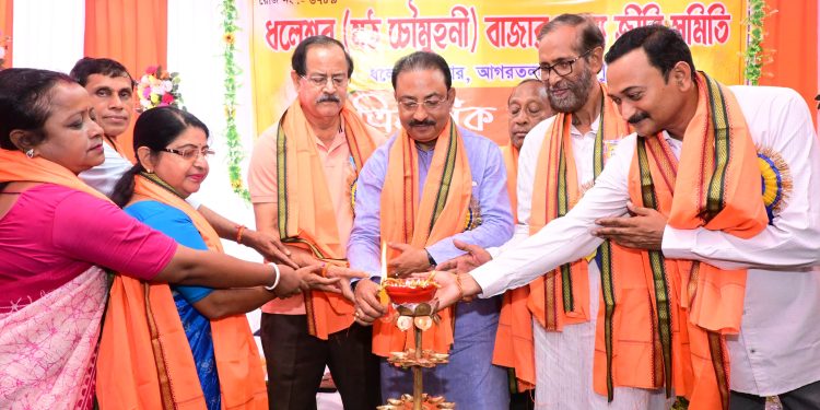 ধলেশ্বর মটচৌমহনি বাজার মৎস জীবী সমিতির ত্রীবার্ষিক সম্মেলন উদ্যেগে নতুন কমিটির গঠন করা হয়