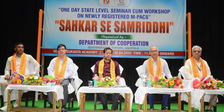 সুকান্ত আকাডেমিতে সমবায় দপ্তরের উদ্যোগে এক ওয়ার্কসপের আয়োজন করা হয়