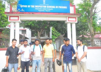 আজ আগরতলা Inspector General of Prison নিকট ডেপুটেশন প্রদান করেন তাদের দাবি তাদের অতিসত্বর নিয়োগের জন্য সরকার যাতে ব্যবস্থা গ্রহণ করেন