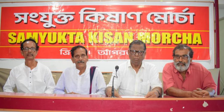 সংযুক্ত কিষান মোর্চা সাংবাদিক সম্মেলন উপস্থিত ছিলেন সংযুক্ত কিষান মোর্চা সম্পাদক প্রবিত্র কর সহ অন্যান্যরা