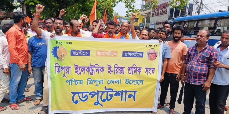 ত্রিপুরা ইলেকট্রিক ই রিস্কা শ্রমিক সংগঠনের পক্ষ থেকে পশ্চিম ত্রিপুরা জেলার উদ্যোগে তাদের বিভিন্ন সমস্যা নিয়ে ট্রাফিক এসপির নিকট ডেপুটেশন প্রদান করা হয়।